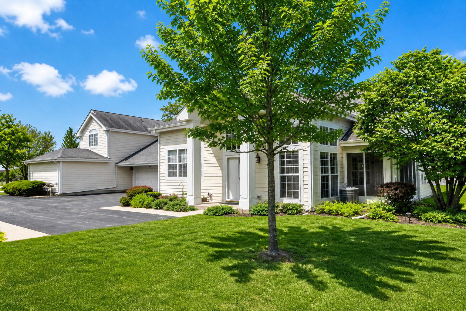 9430 Lenox Lane, Lakewood, IL 60014