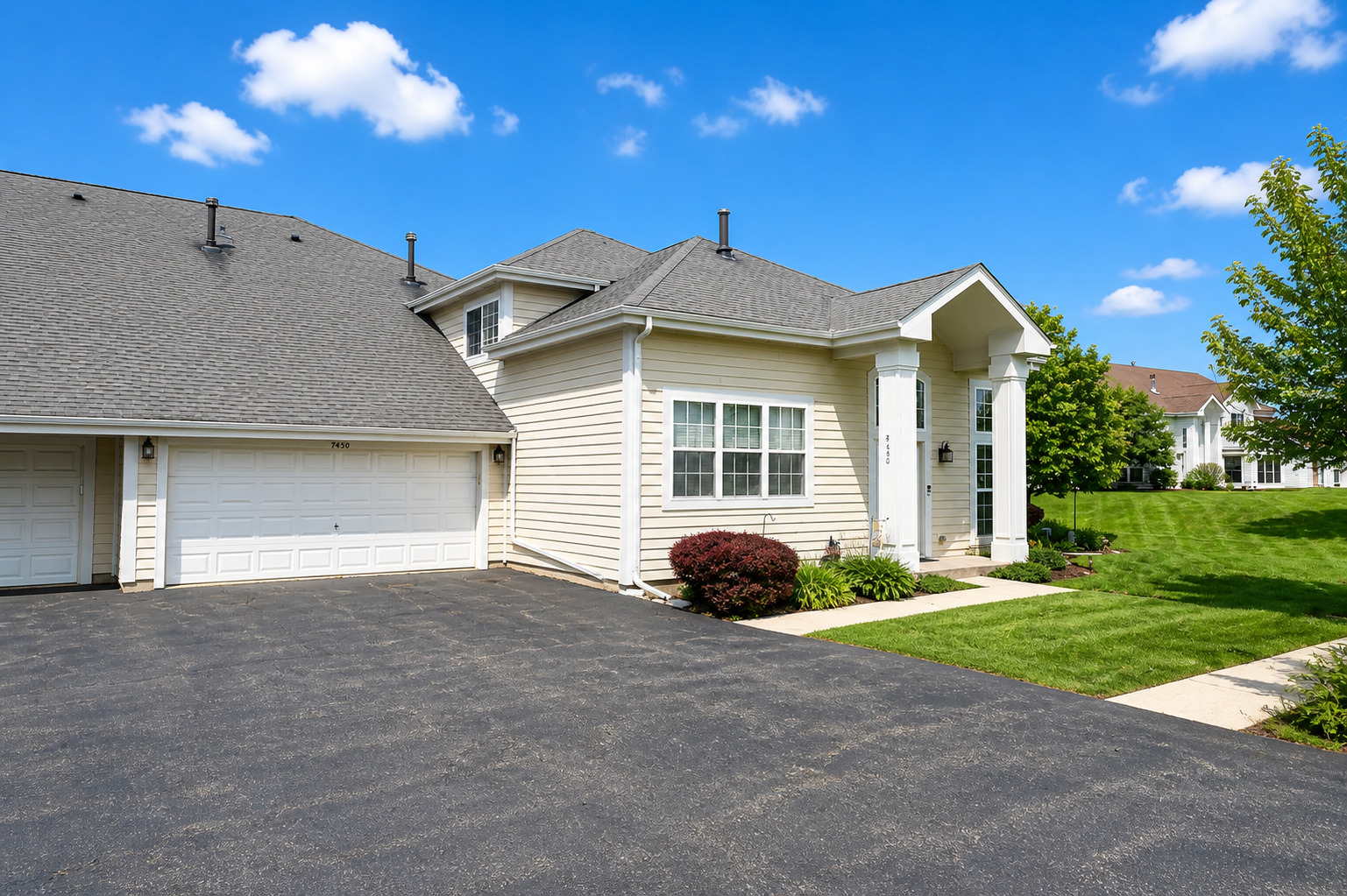 9430 Lenox Lane, Lakewood, IL 60014