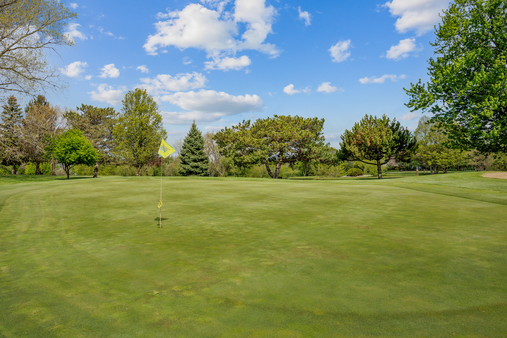 939 Chase Court, Gurnee, IL 60031