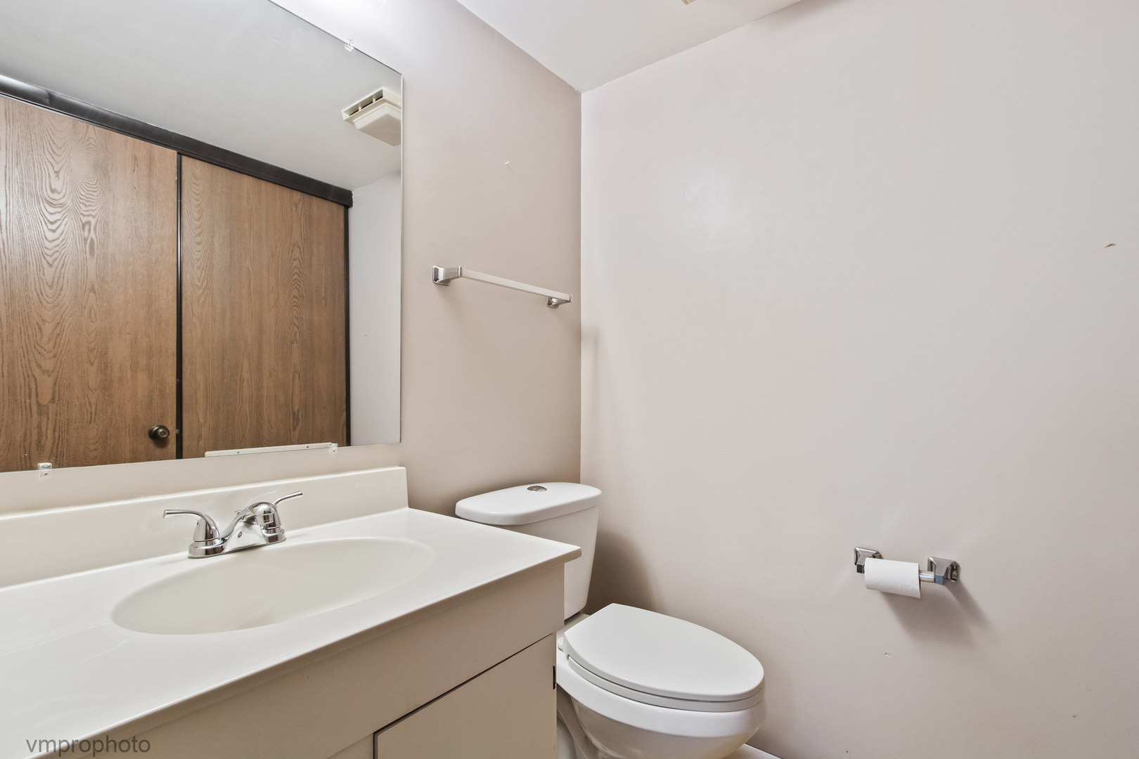1774 Goddard Lane, Hanover Park, IL 60133