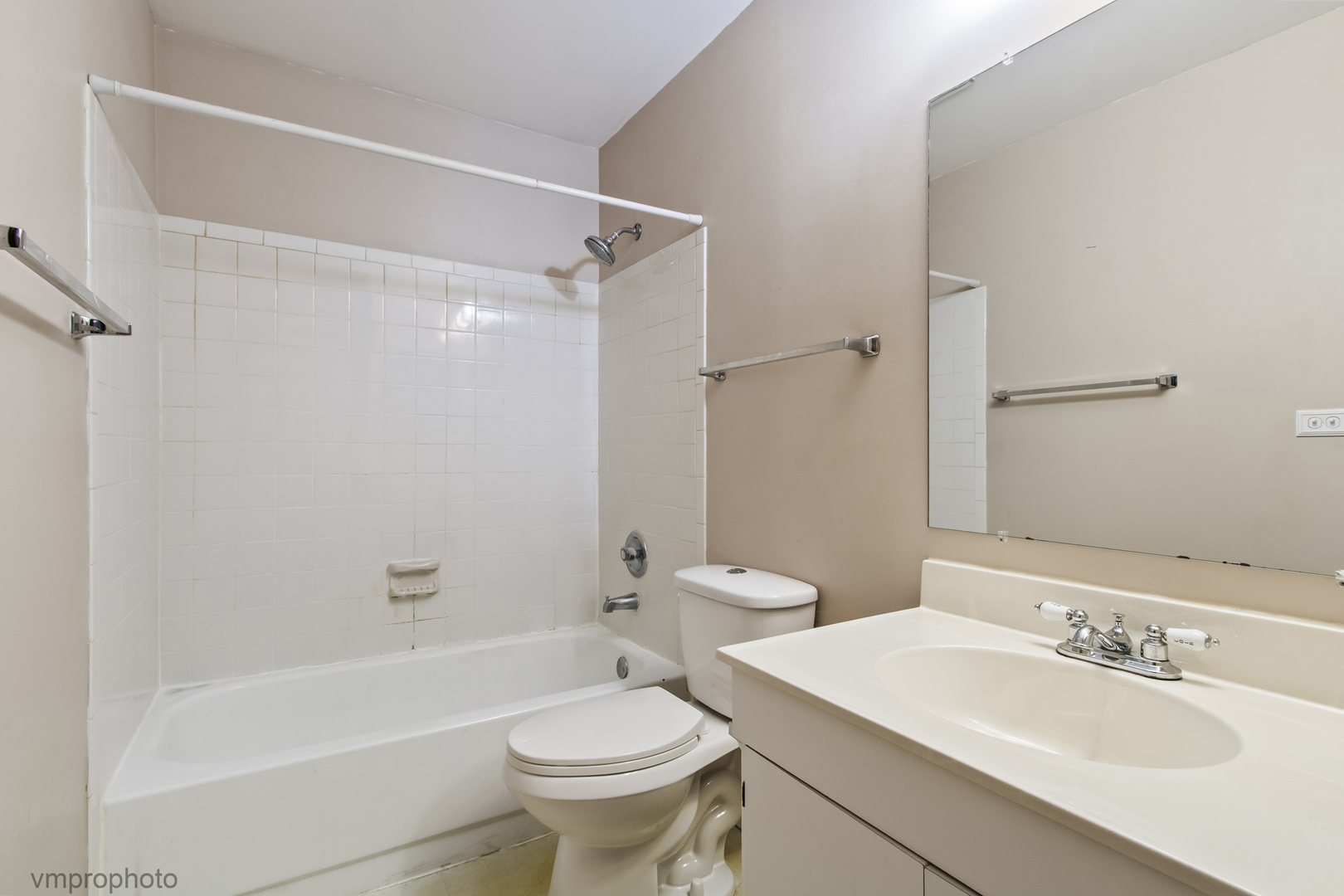 1774 Goddard Lane, Hanover Park, IL 60133