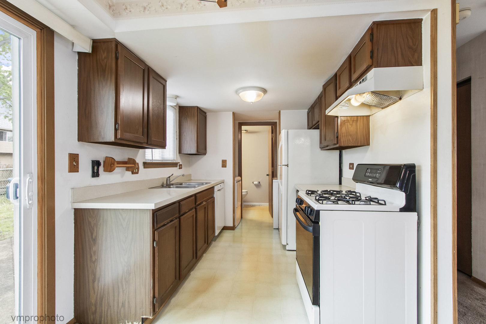 1774 Goddard Lane, Hanover Park, IL 60133