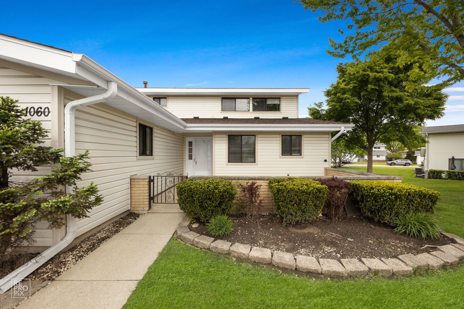 1060 Matfield Court #1060, Schaumburg, IL 60193