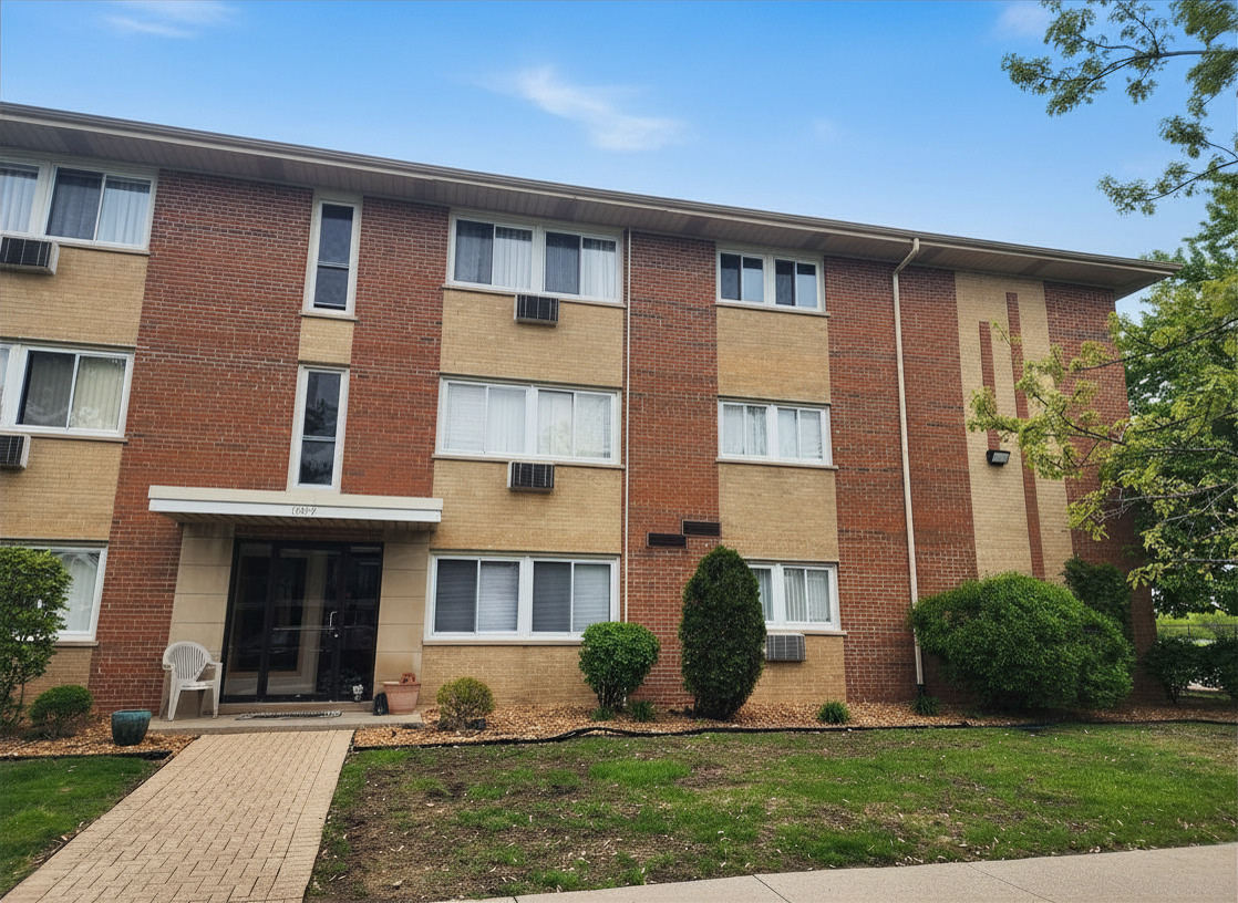 4450 W 111th Street #22, Oak Lawn, IL 60453