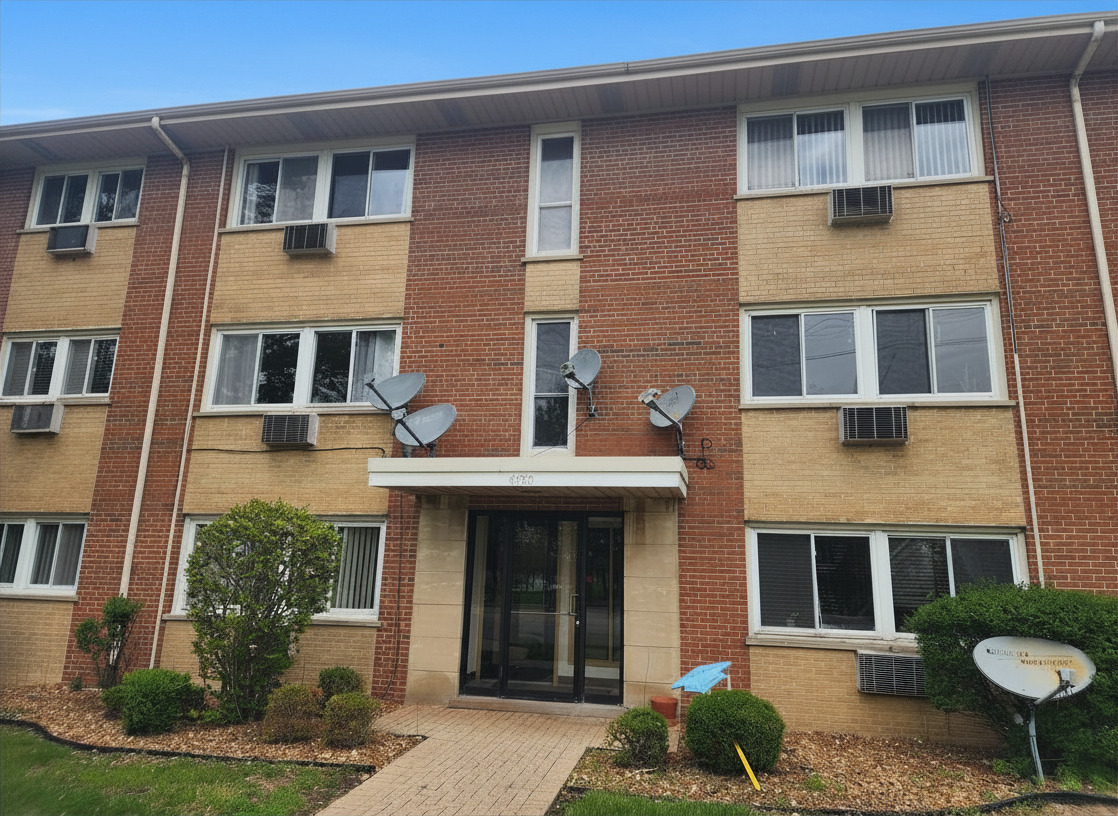 4450 W 111th Street #22, Oak Lawn, IL 60453