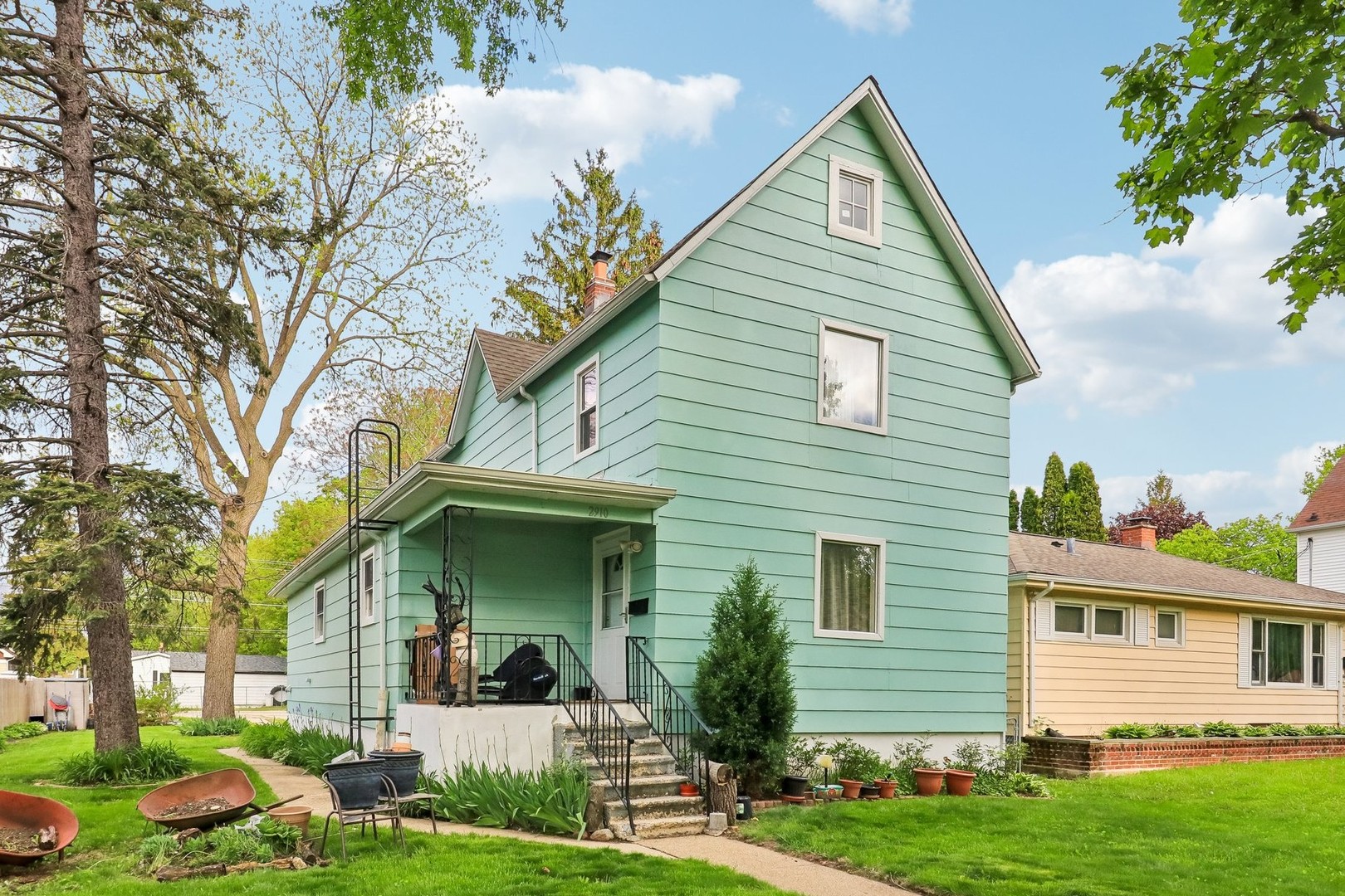 2910 Ezekiel Avenue, Zion, IL 60099