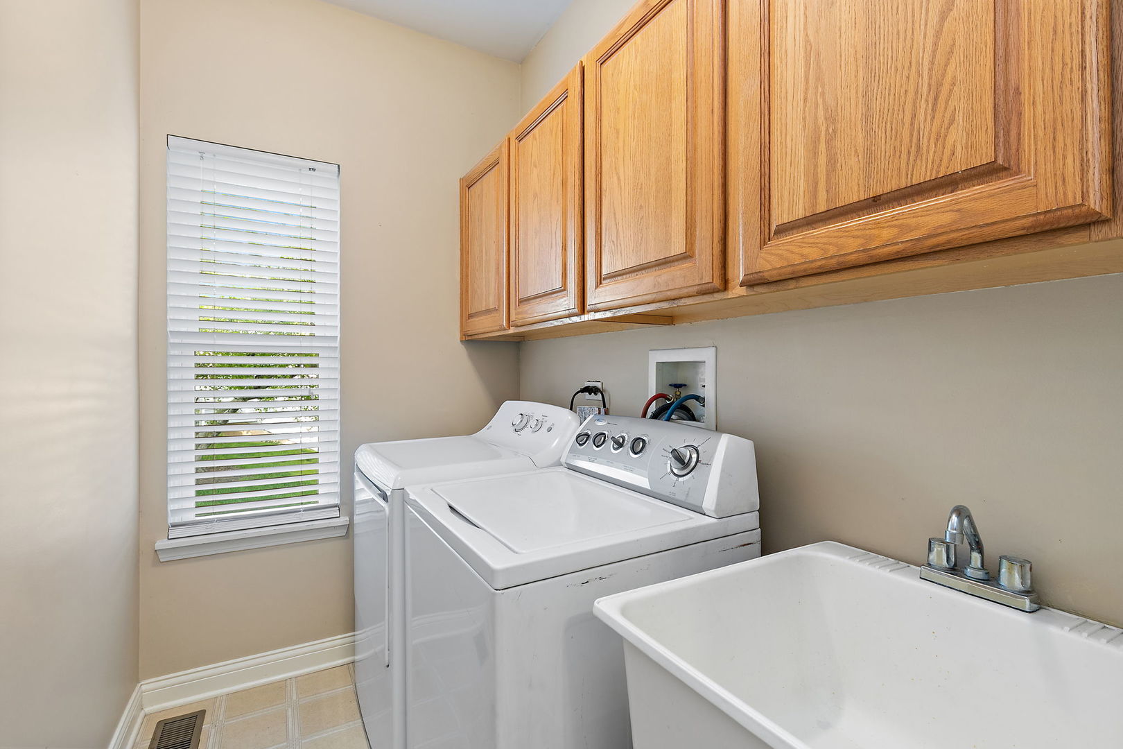 10665 Painted Desert Court, Huntley, IL 60142