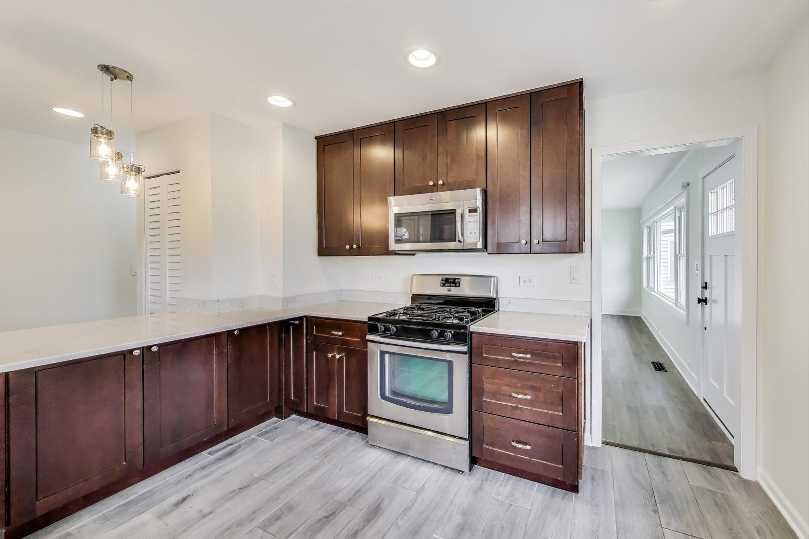 139 S Quentin Road, Palatine, IL 60067
