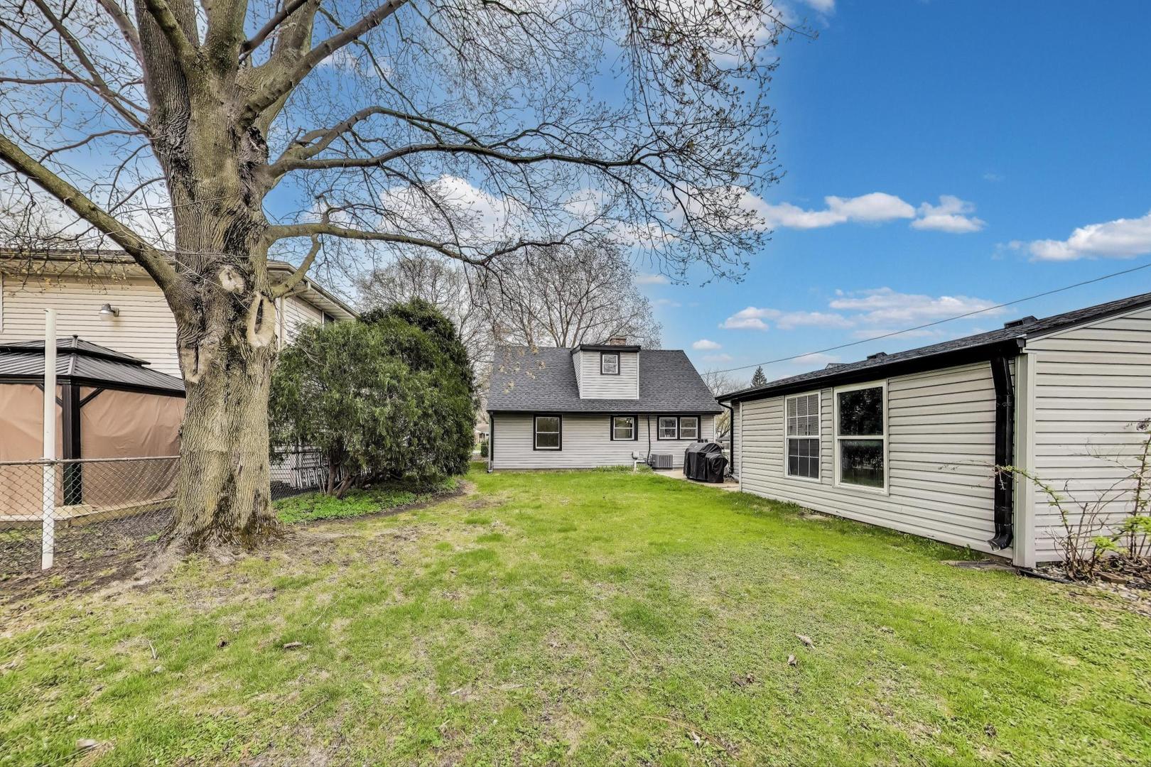 139 S Quentin Road, Palatine, IL 60067