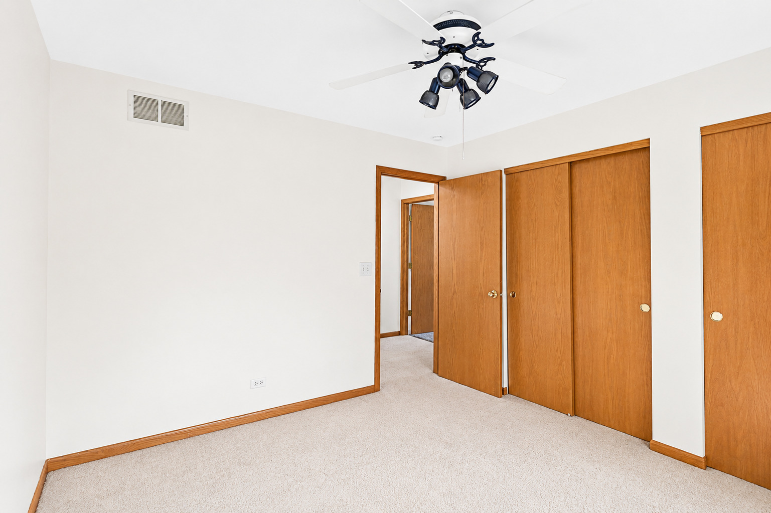 360 Thomas Drive, West Chicago, IL 60185
