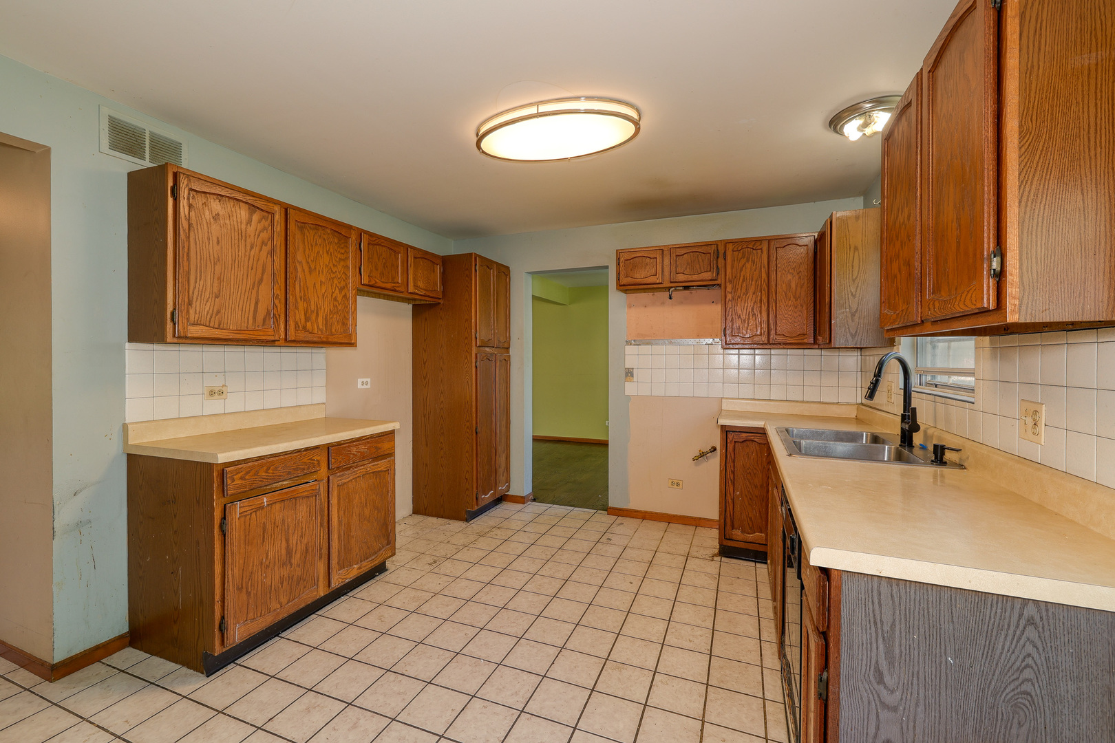 130 Canton Lane, Streamwood, IL 60107