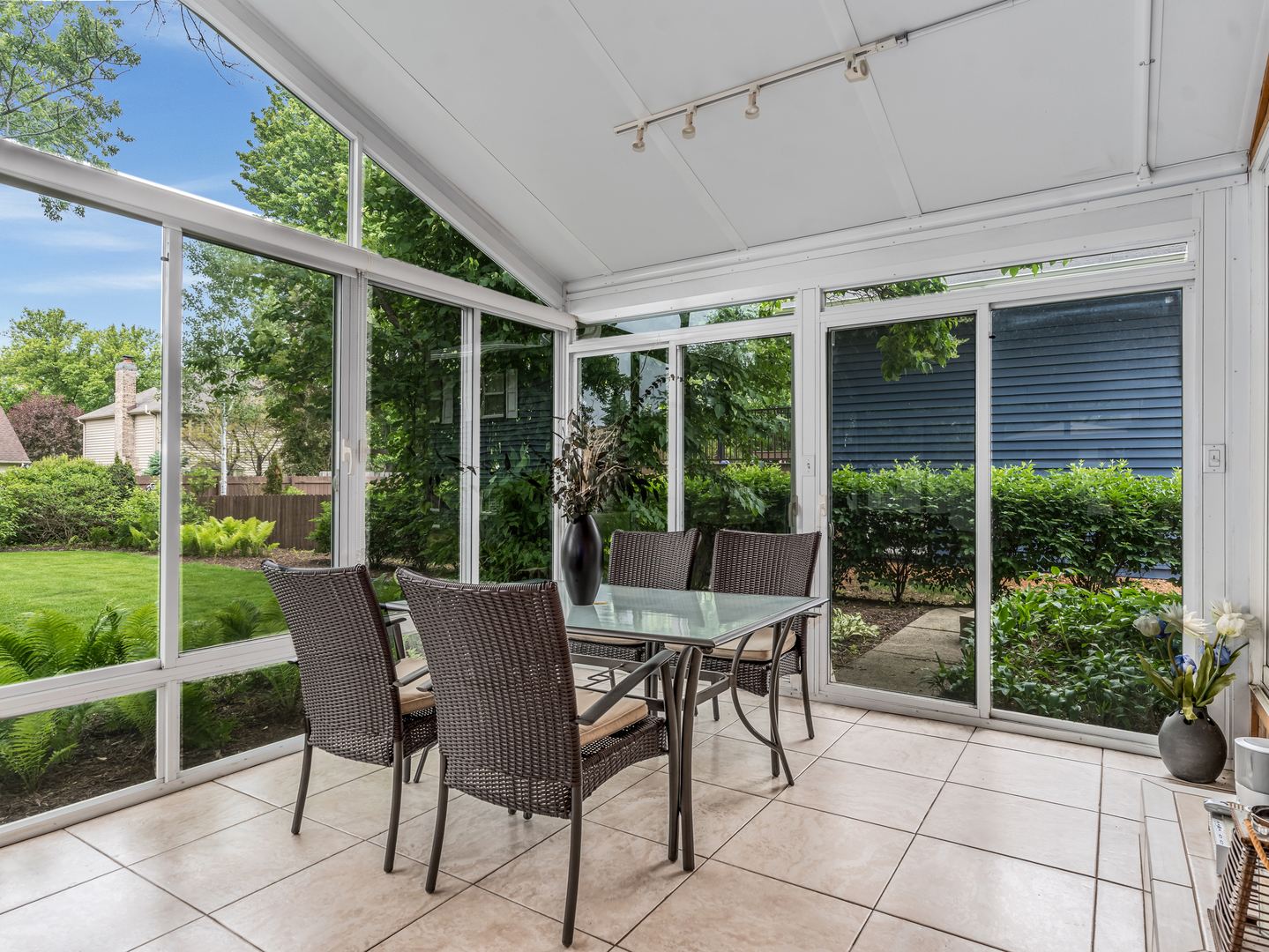 1813 Clyde Drive, Naperville, IL 60565
