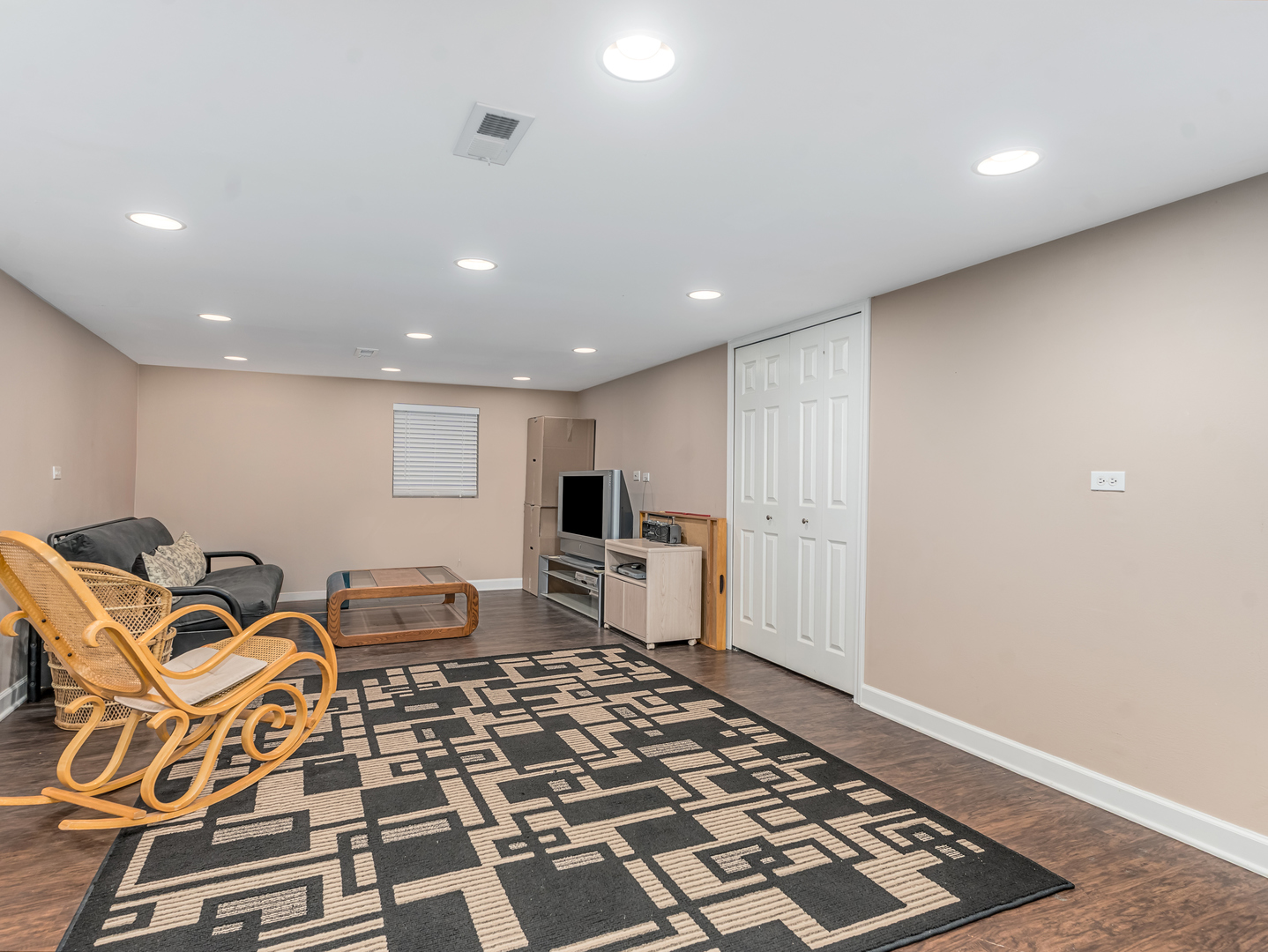 1813 Clyde Drive, Naperville, IL 60565