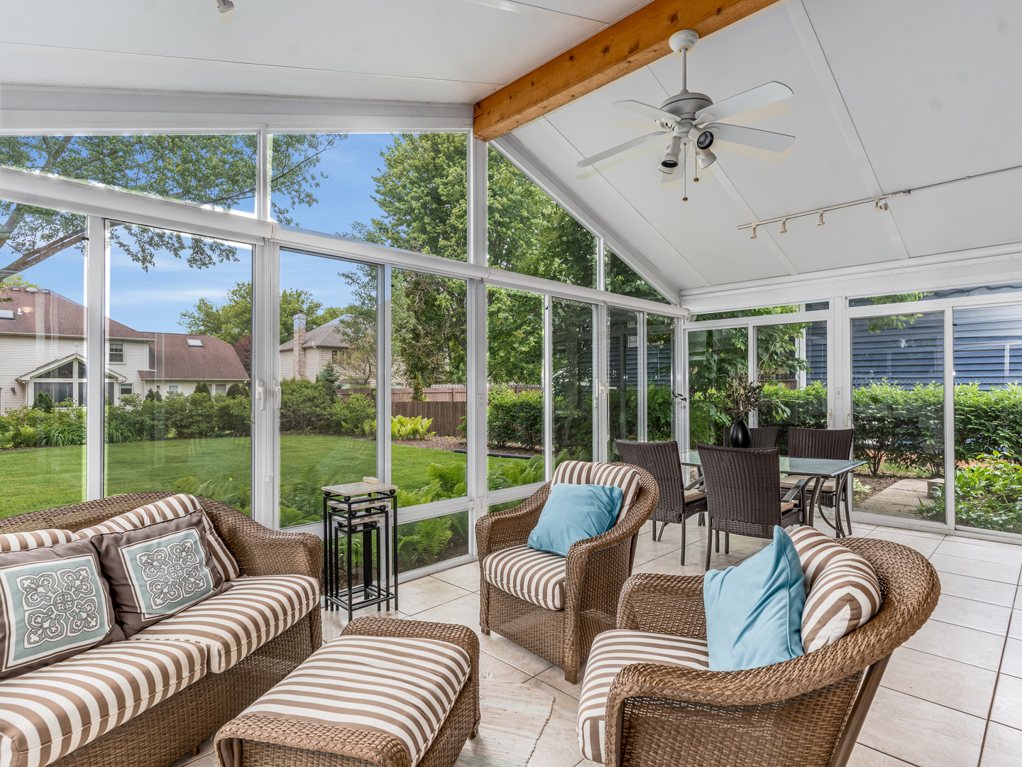 1813 Clyde Drive, Naperville, IL 60565