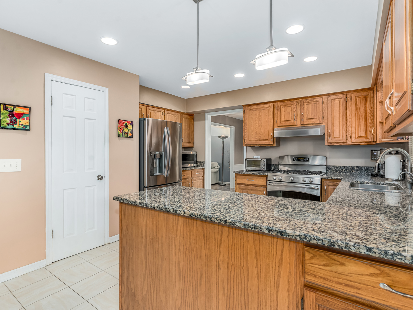 1813 Clyde Drive, Naperville, IL 60565