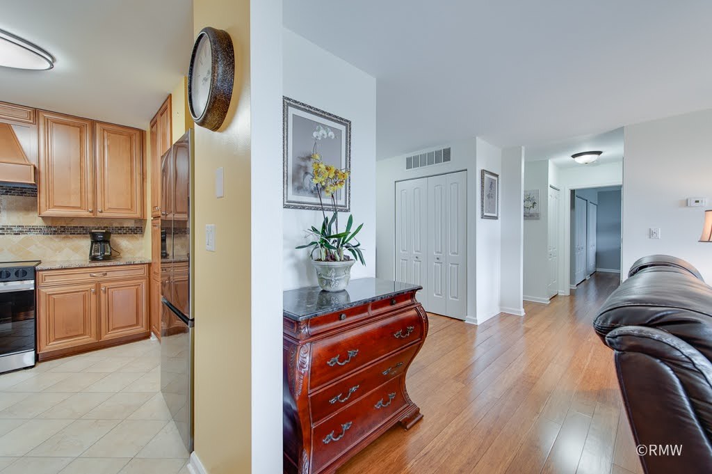 190 S WOOD DALE Road #507, Wood Dale, IL 60191