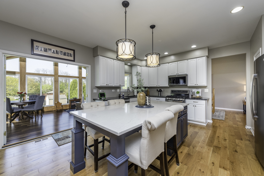 206 Chesapeake Bay, Winthrop Harbor, IL 60096