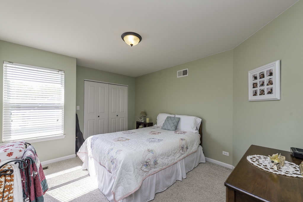 206 Chesapeake Bay, Winthrop Harbor, IL 60096