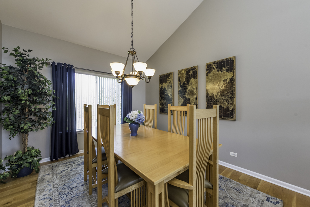 206 Chesapeake Bay, Winthrop Harbor, IL 60096