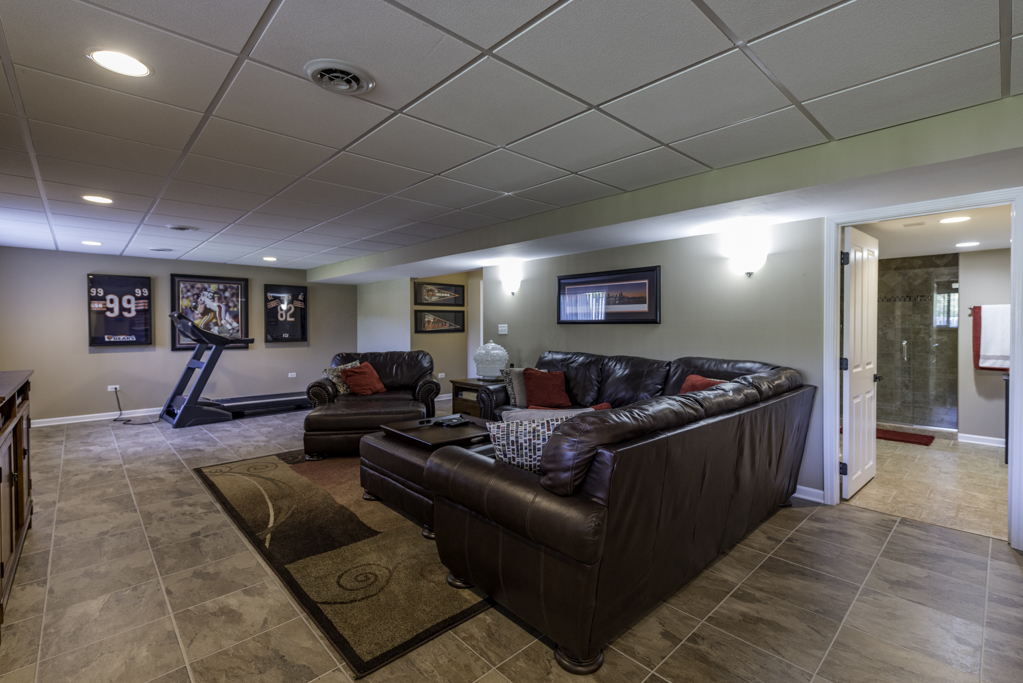 206 Chesapeake Bay, Winthrop Harbor, IL 60096