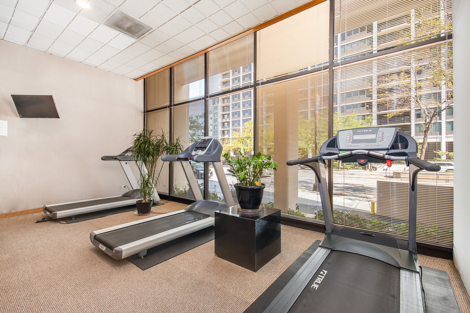 1540 N LaSalle Drive #1906, Chicago, IL 60601