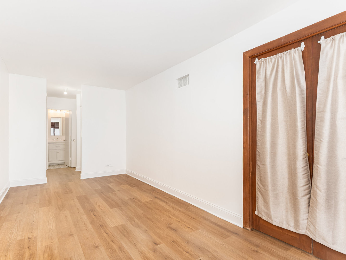 1540 N LaSalle Drive #1906, Chicago, IL 60601