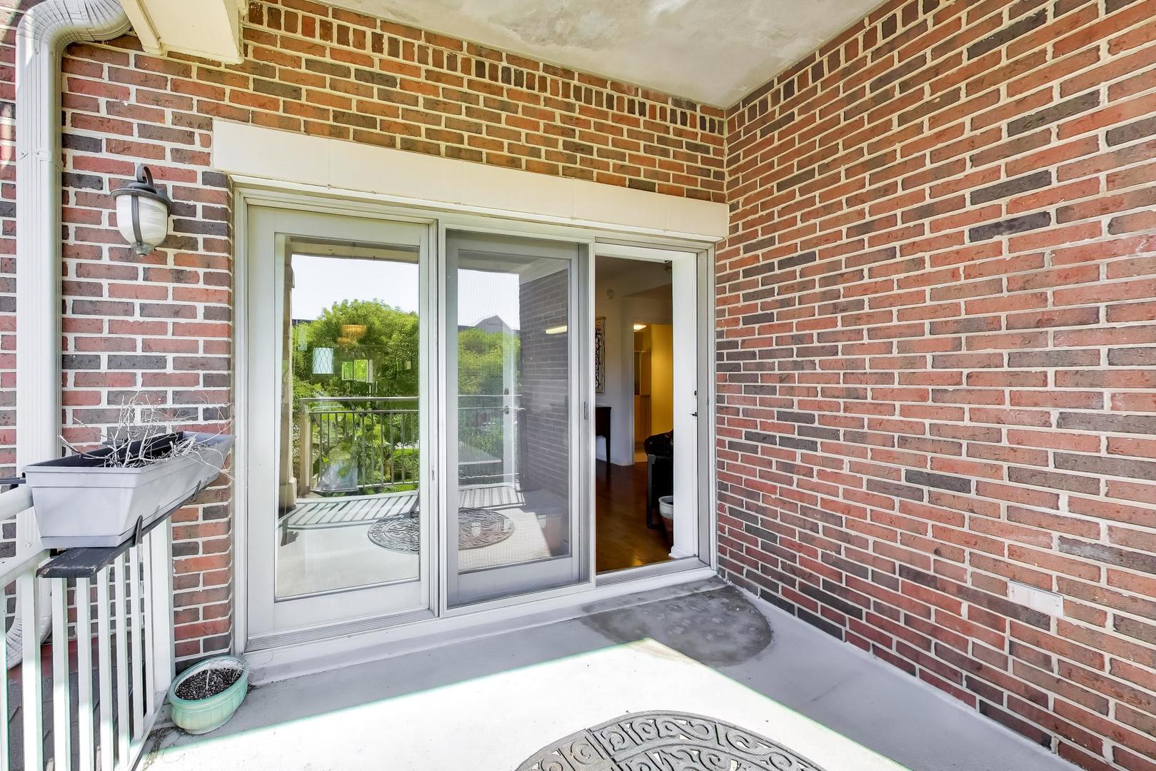 445 Village Green #308, Lincolnshire, IL 60069
