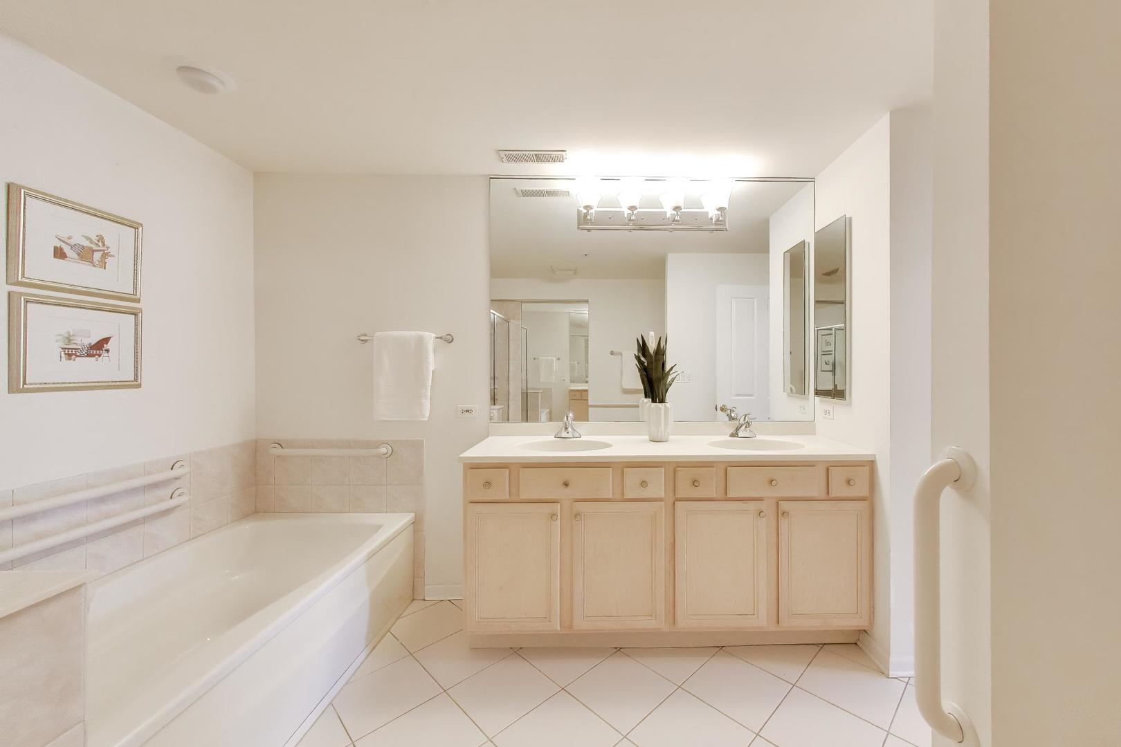 445 Village Green #308, Lincolnshire, IL 60069