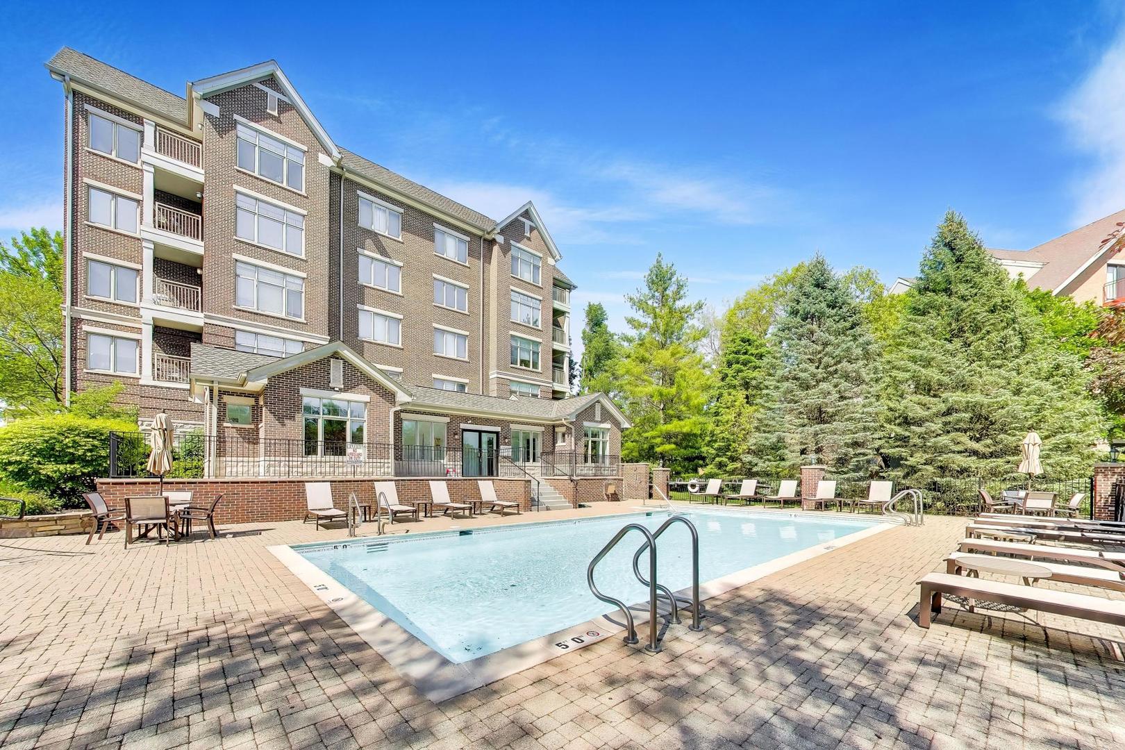 445 Village Green #308, Lincolnshire, IL 60069