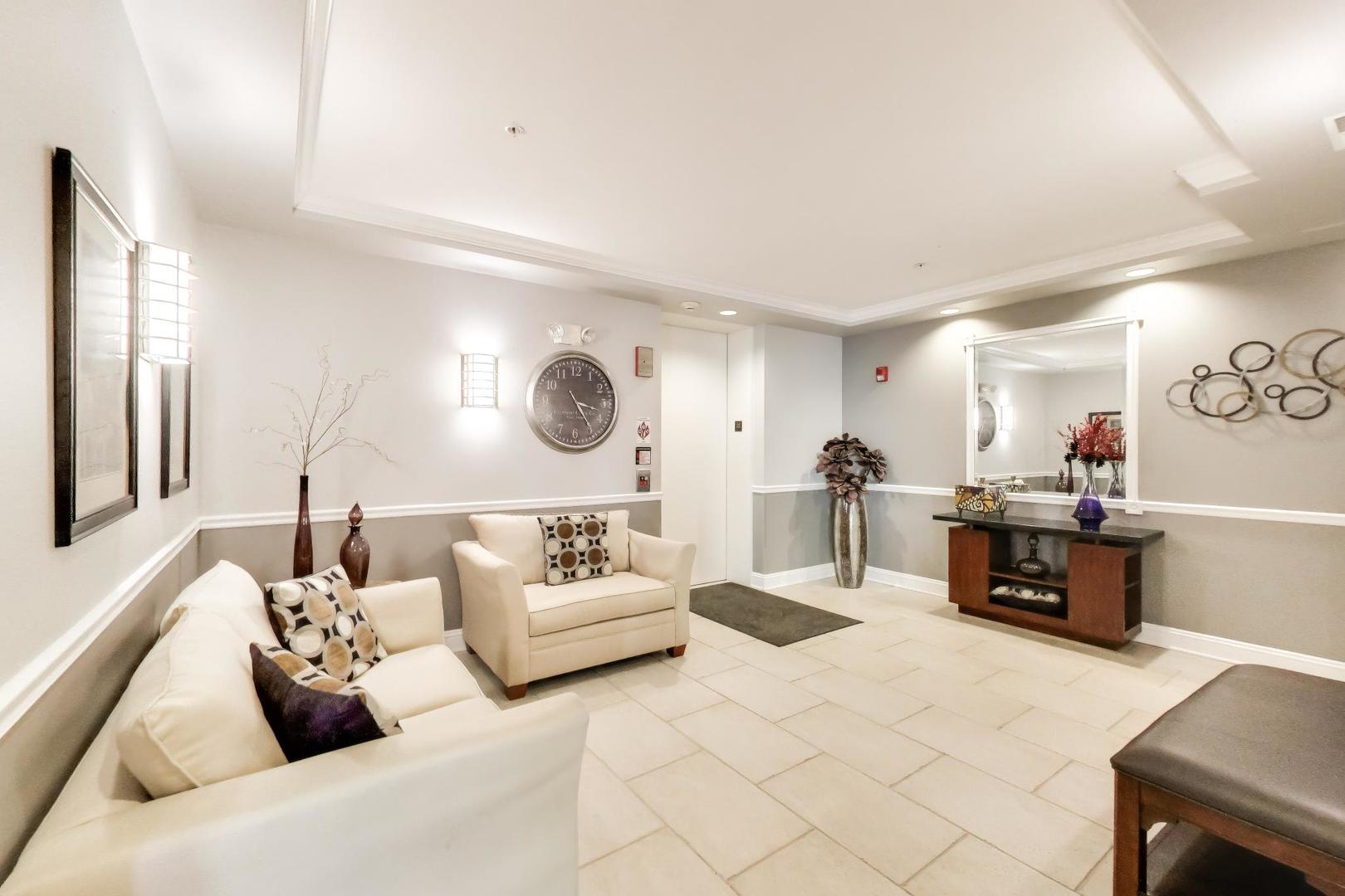 445 Village Green #308, Lincolnshire, IL 60069