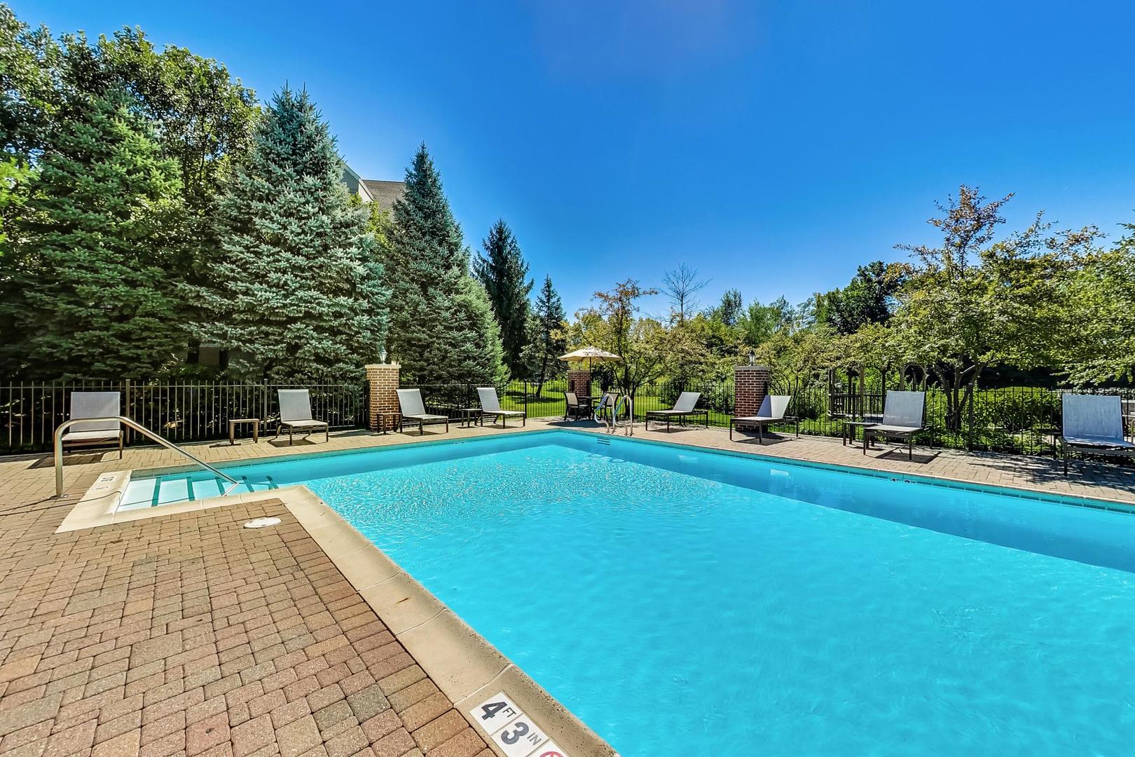 445 Village Green #308, Lincolnshire, IL 60069