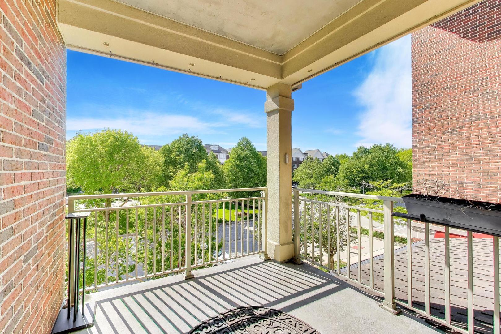 445 Village Green #308, Lincolnshire, IL 60069