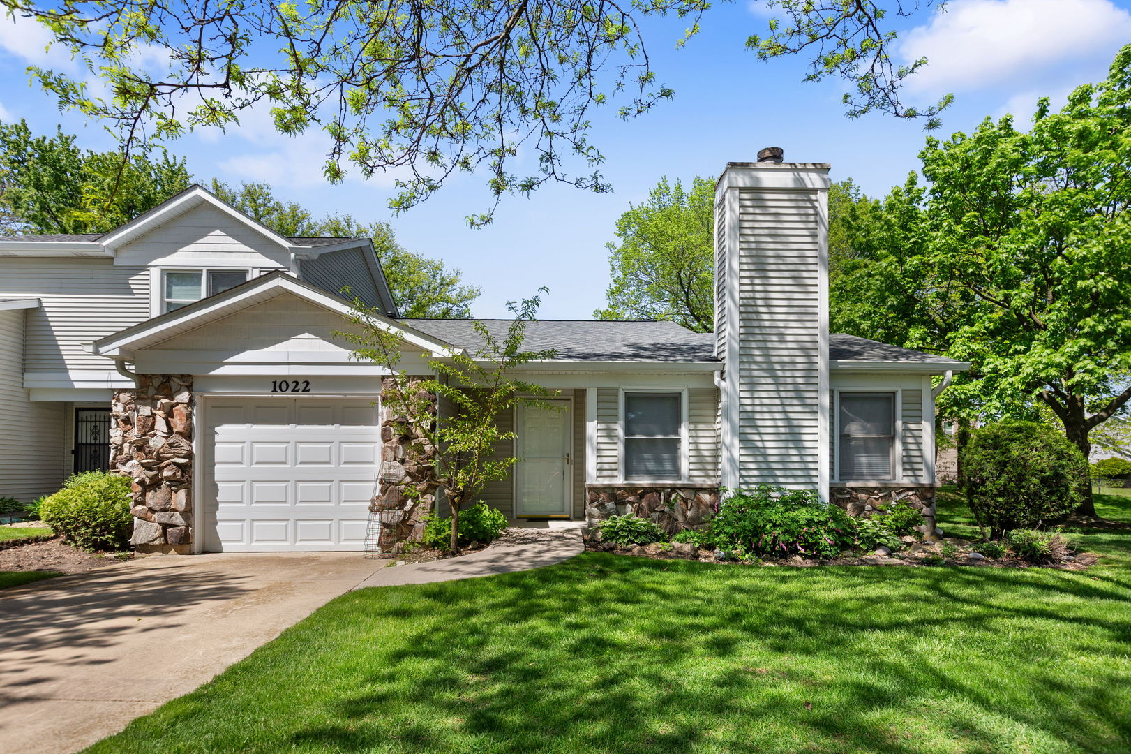 1022 Colony Lake Drive, Schaumburg, IL 60194