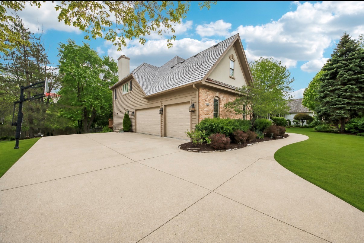 1620 Mulberry Drive, Libertyville, IL 60048