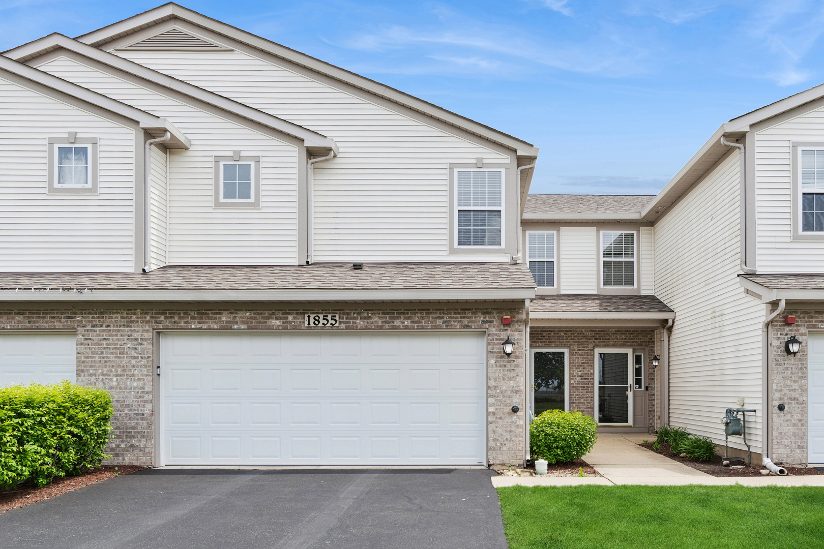 1855 Candlelight Circle, Montgomery, IL 60538