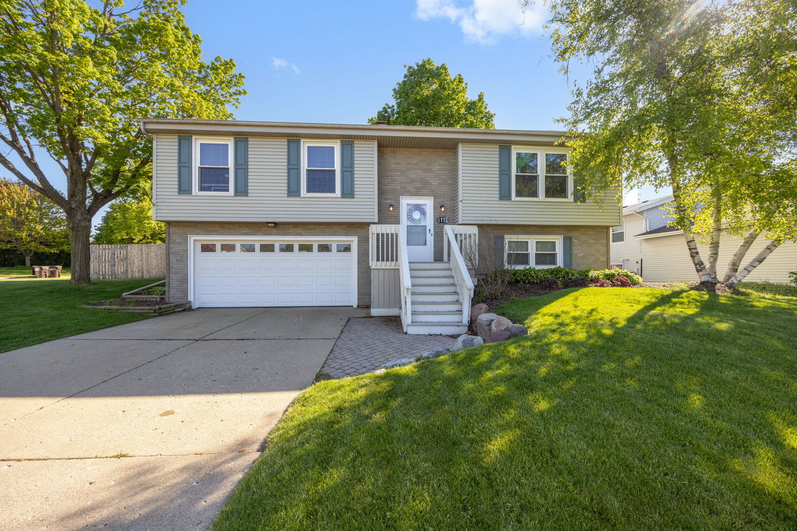 5113 W Dartmoor Drive, McHenry, IL 60050