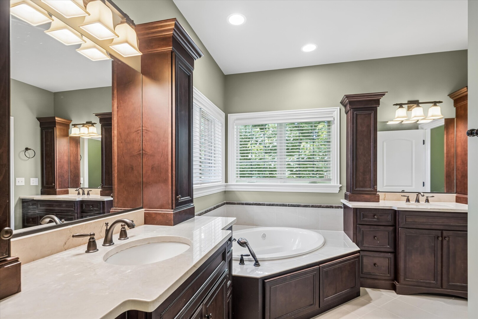 639 N Wright Street, Naperville, IL 60563
