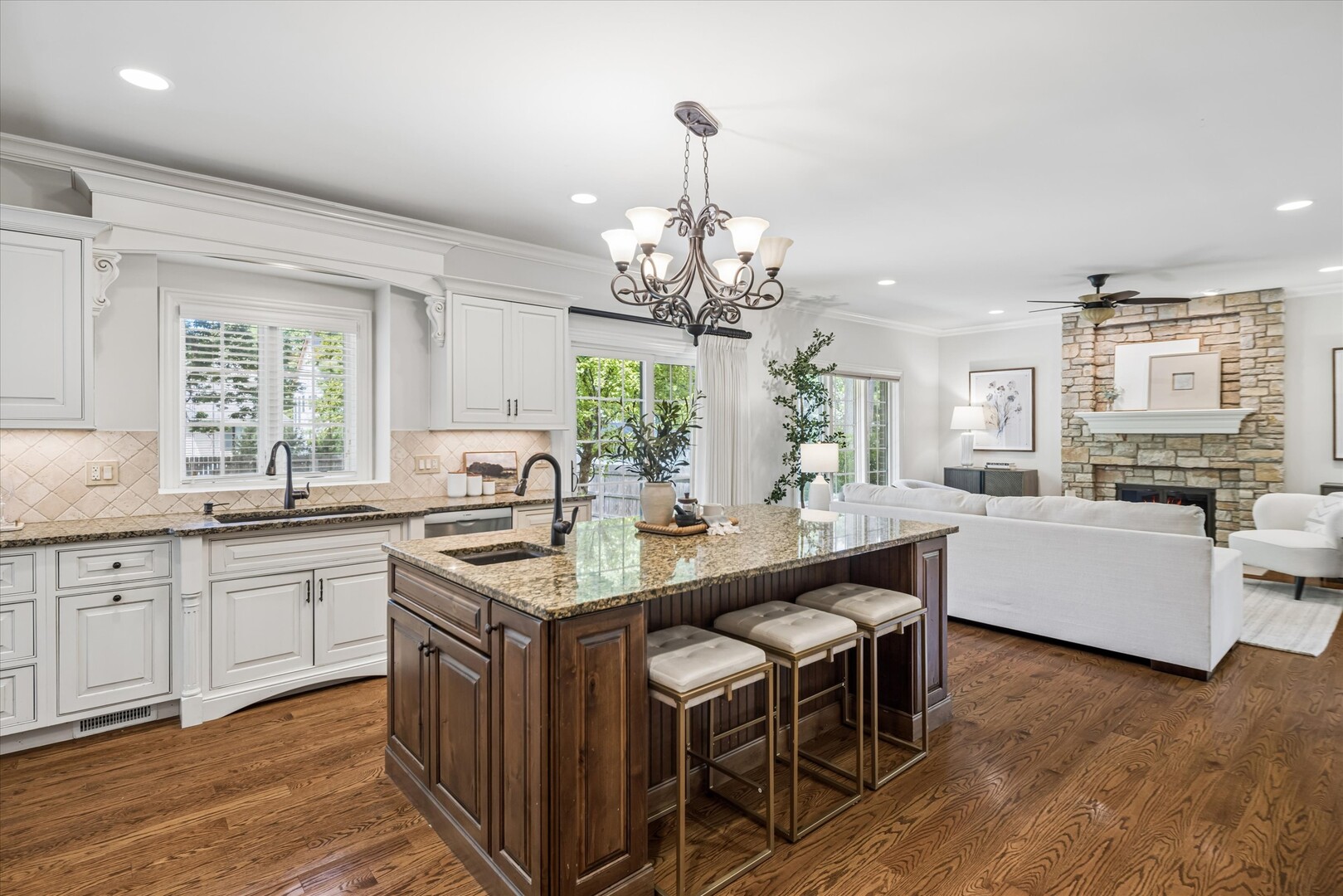 639 N Wright Street, Naperville, IL 60563