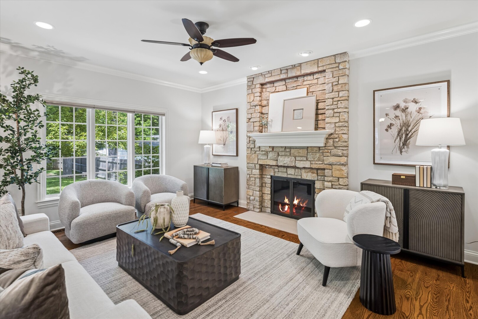 639 N Wright Street, Naperville, IL 60563
