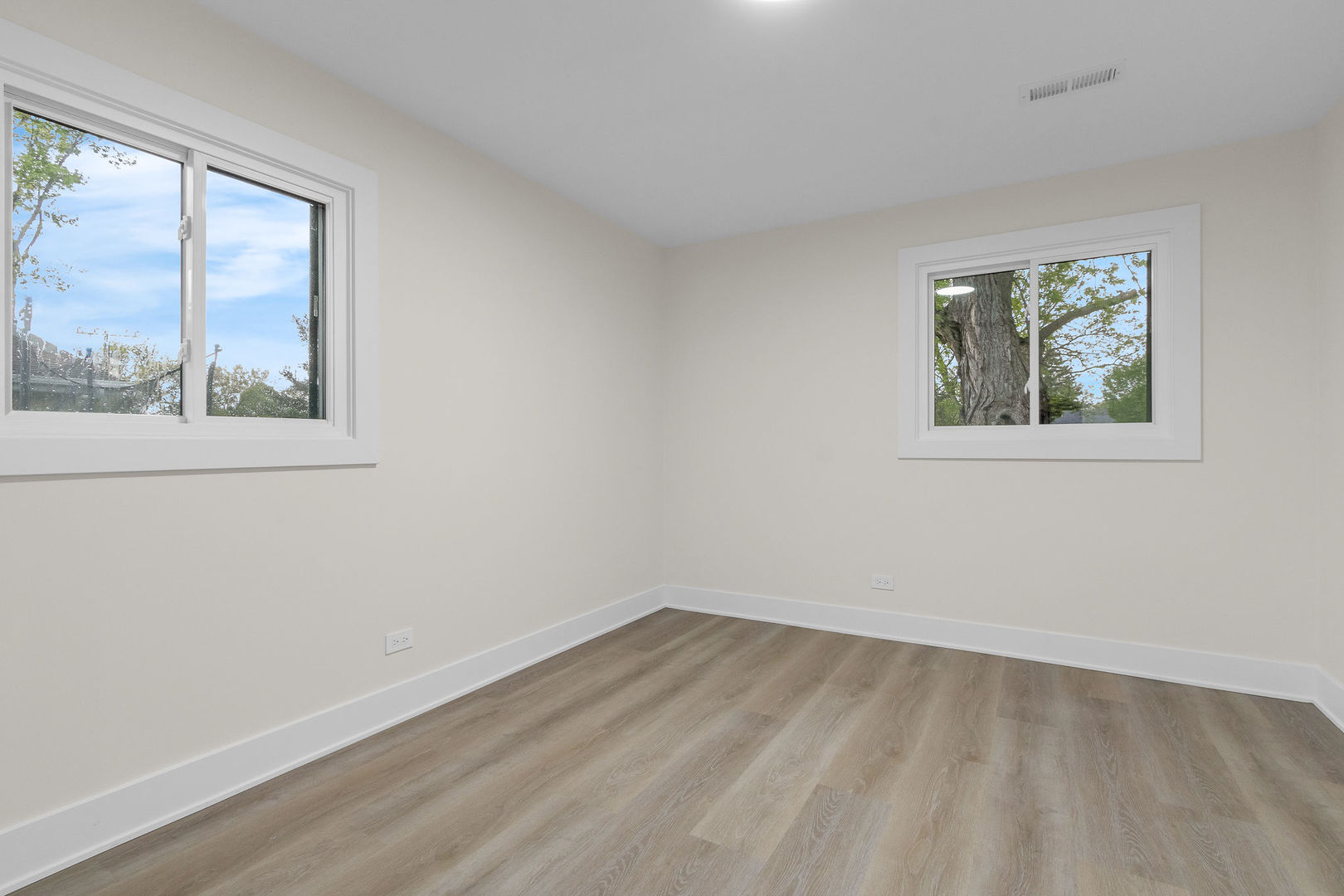 135 S Walnut Lane, Schaumburg, IL 60193