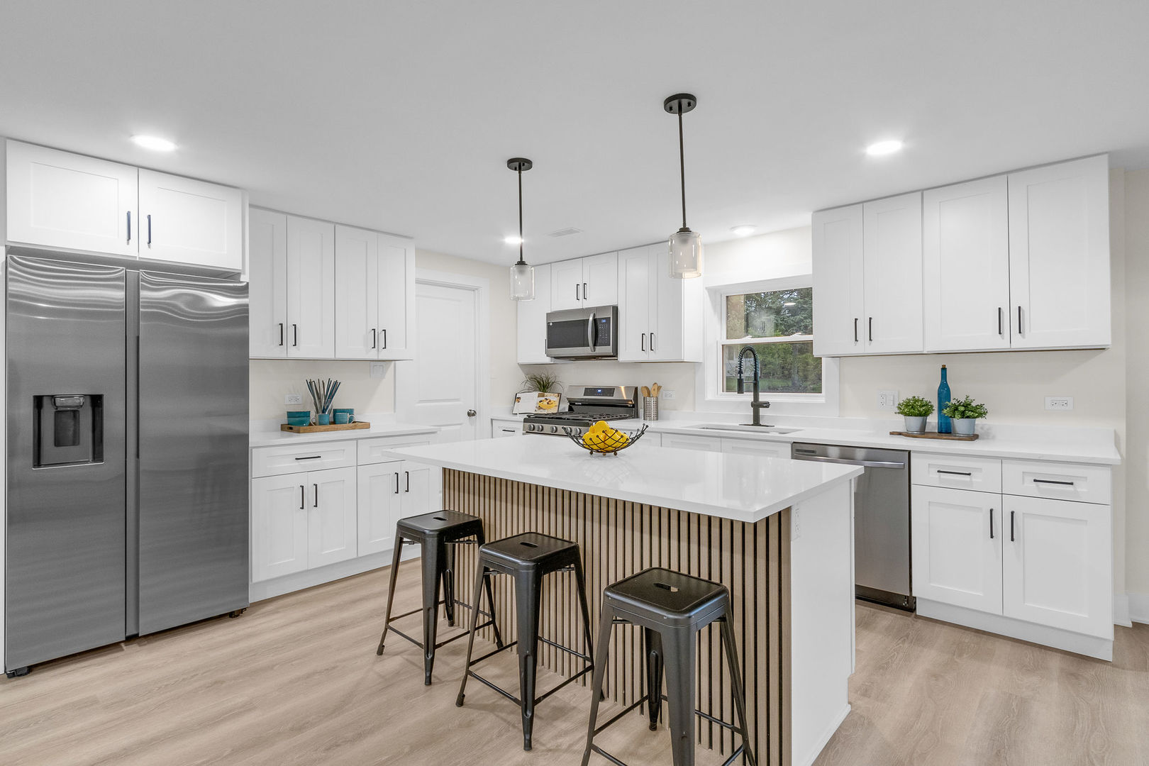 135 S Walnut Lane, Schaumburg, IL 60193