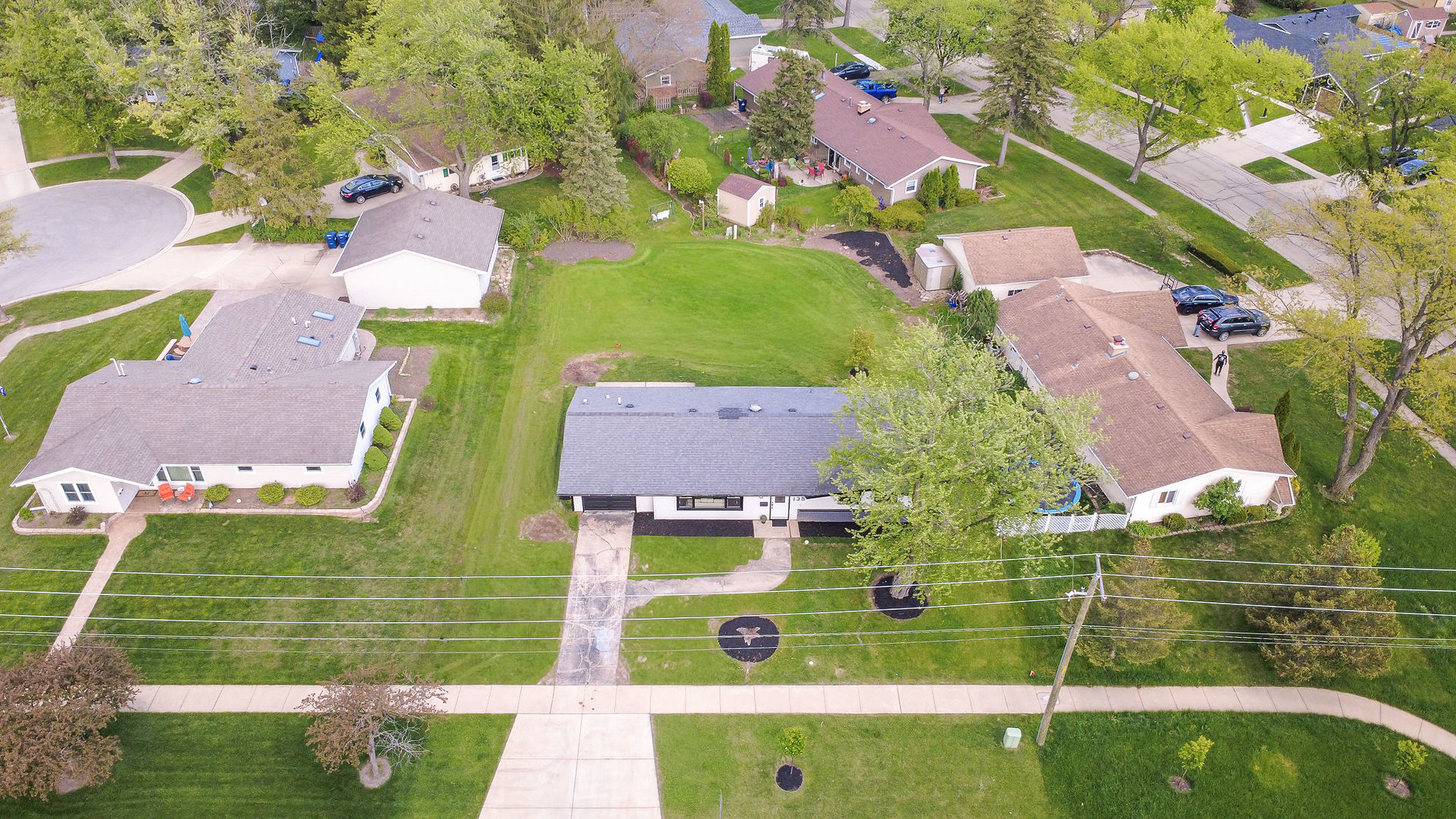 135 S Walnut Lane, Schaumburg, IL 60193