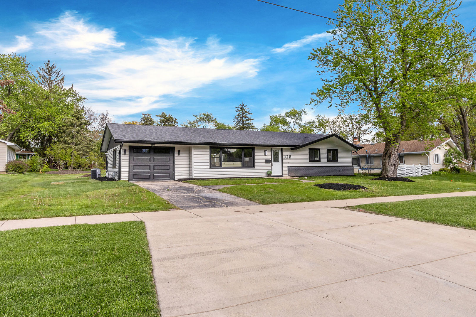 135 S Walnut Lane, Schaumburg, IL 60193