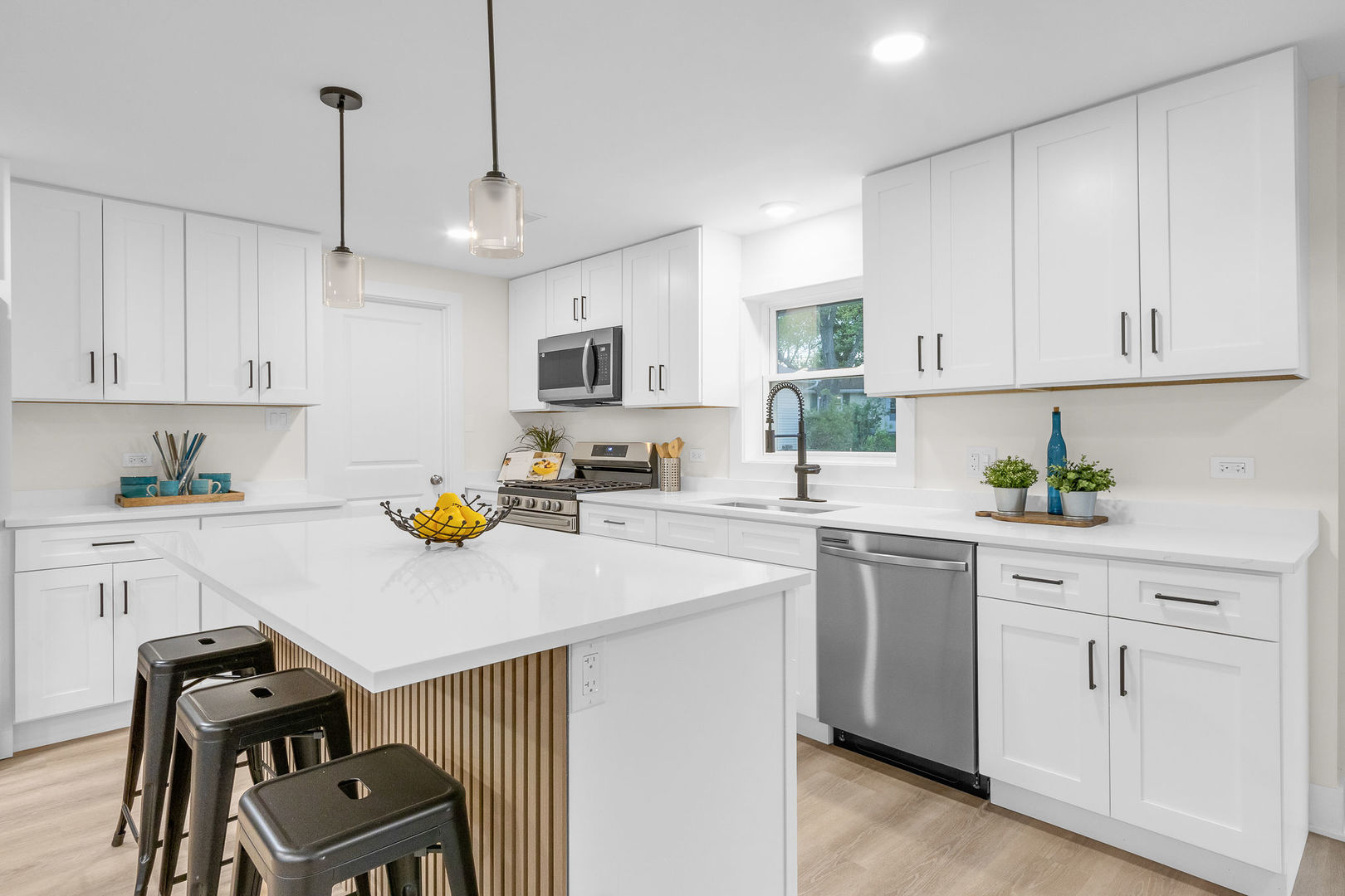 135 S Walnut Lane, Schaumburg, IL 60193