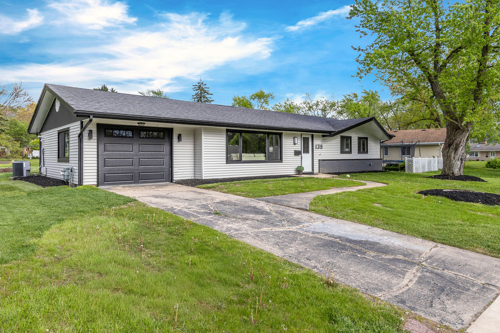 135 S Walnut Lane, Schaumburg, IL 60193