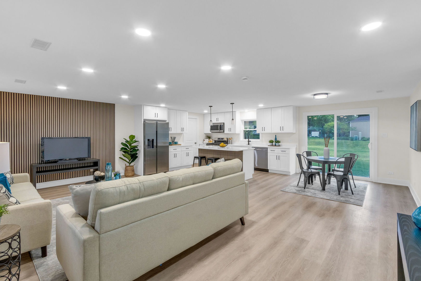 135 S Walnut Lane, Schaumburg, IL 60193