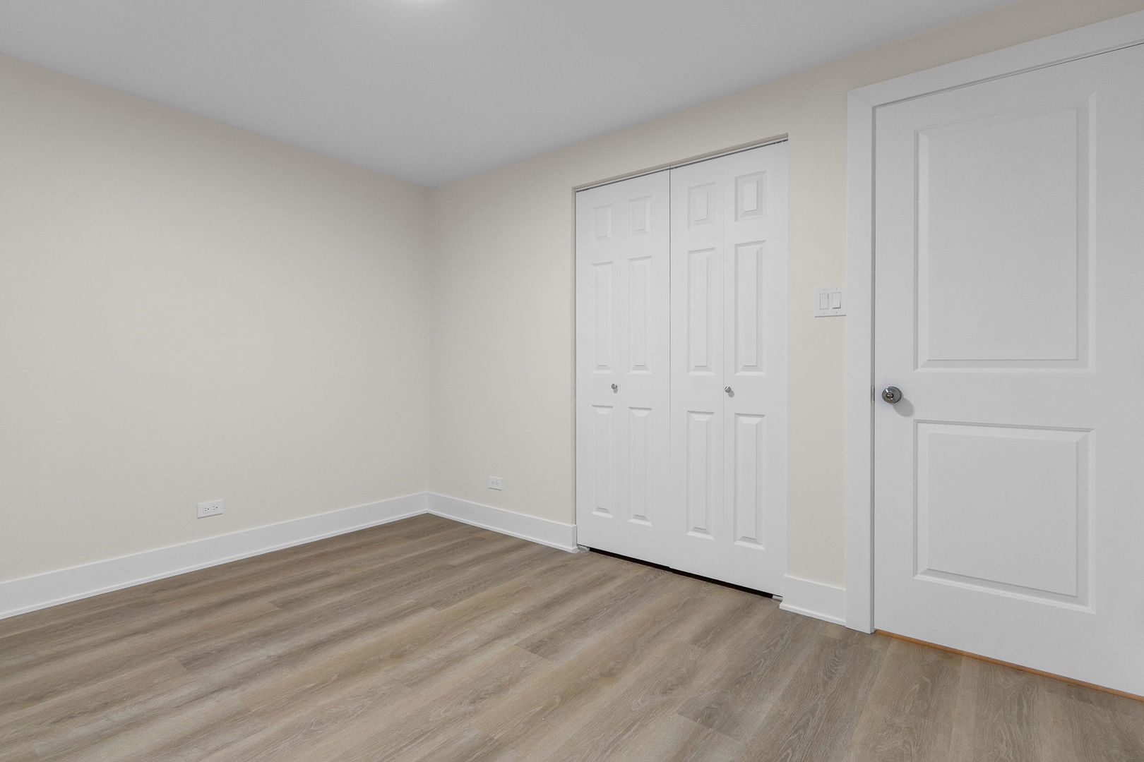135 S Walnut Lane, Schaumburg, IL 60193