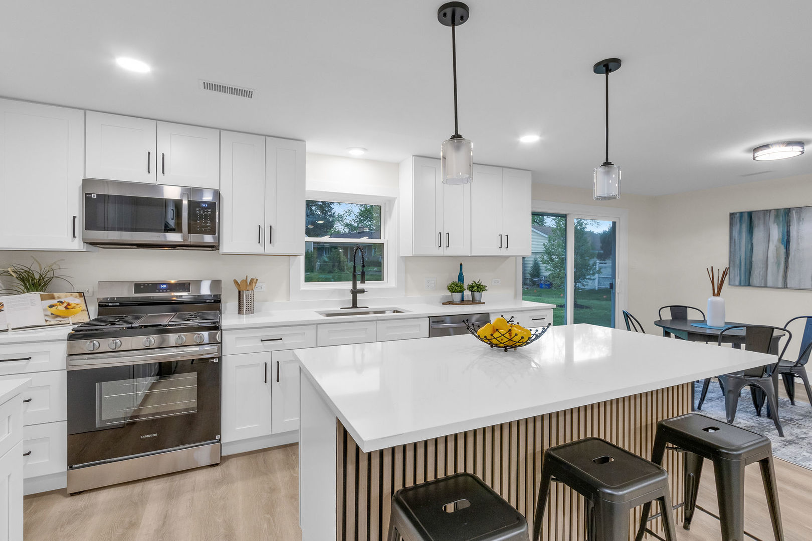 135 S Walnut Lane, Schaumburg, IL 60193