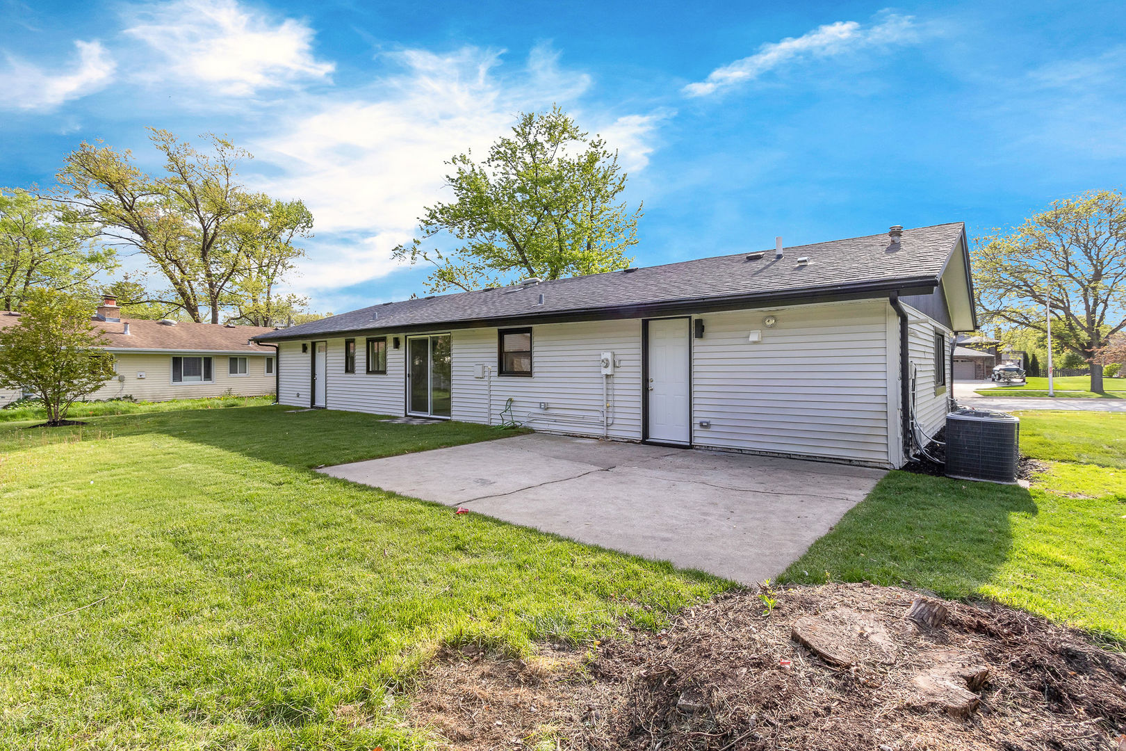 135 S Walnut Lane, Schaumburg, IL 60193