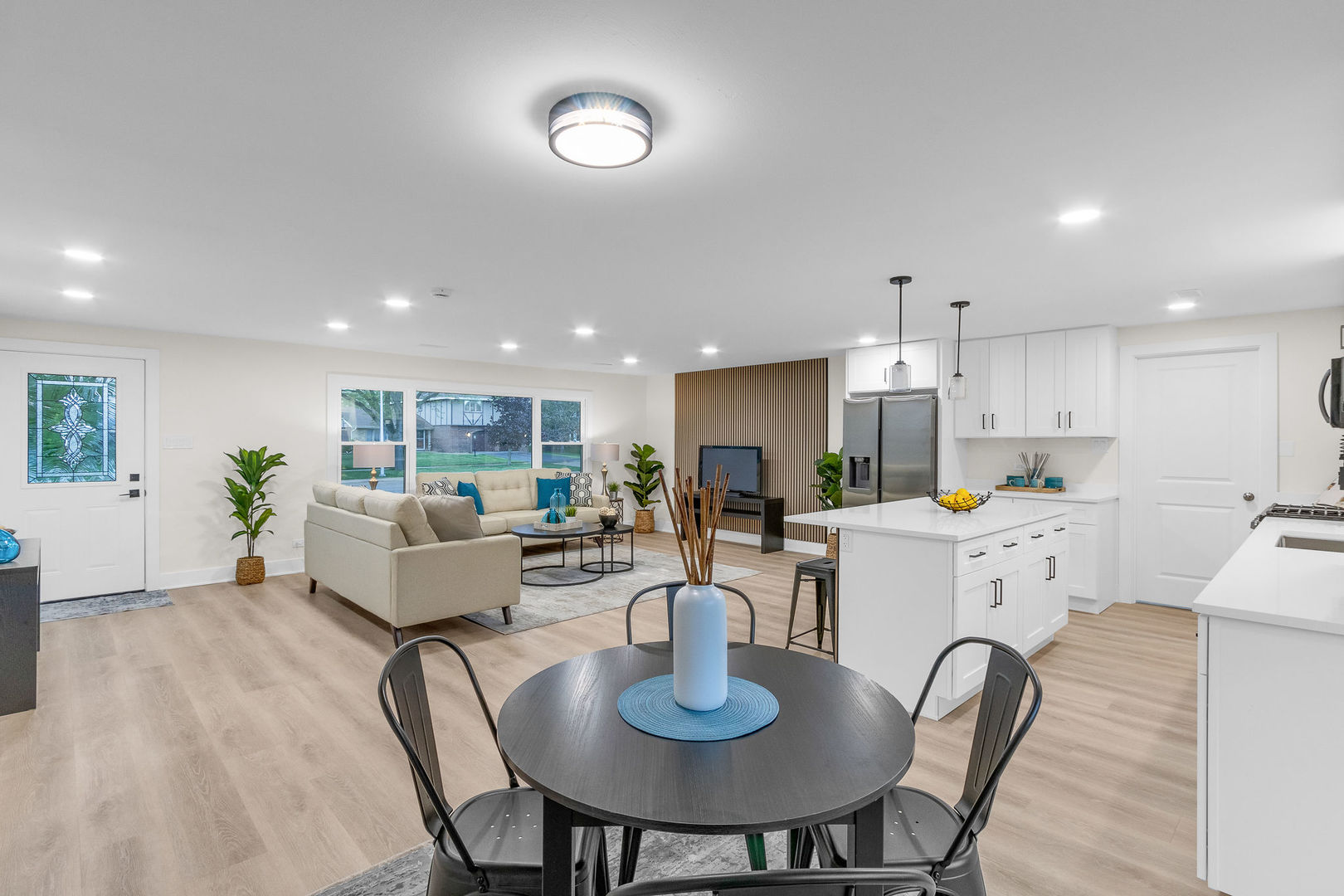 135 S Walnut Lane, Schaumburg, IL 60193